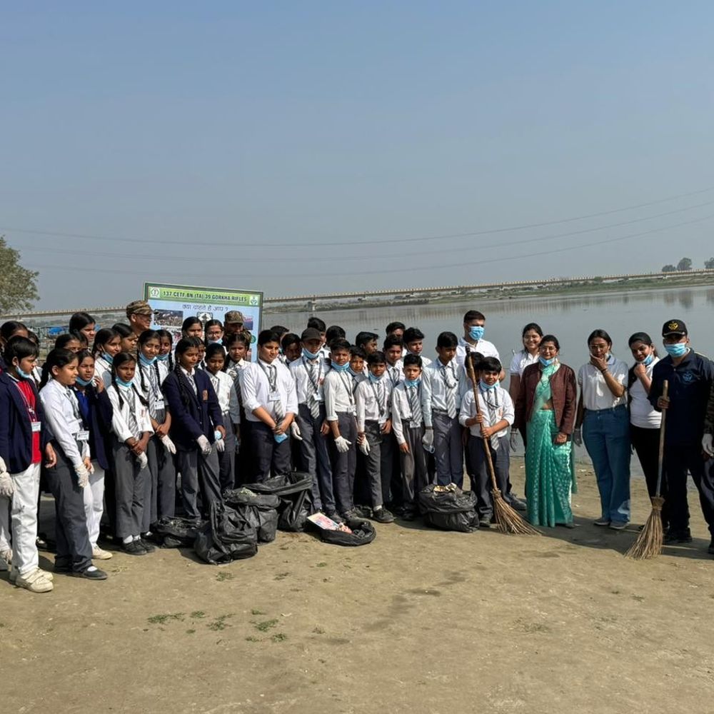 कानपुर में छात्र बोले- गंगा है तो हम हैं:आस्था के साथ निभाई जिम्मेदारी, पत्थर घाट पर रीवैंप इंडिया और गंगा टास्क फोर्स का श्रमदान