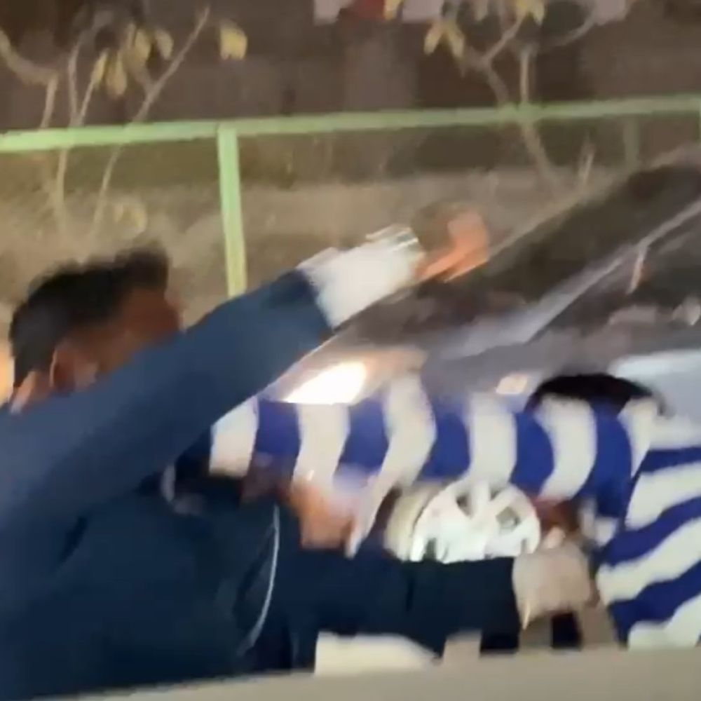 कल्याणपुर में ऑटो न हटाने पर चालक को पीटा:पुलिस वायरल वीडियो के आधार पर आरोपी की तलाश में जुटी