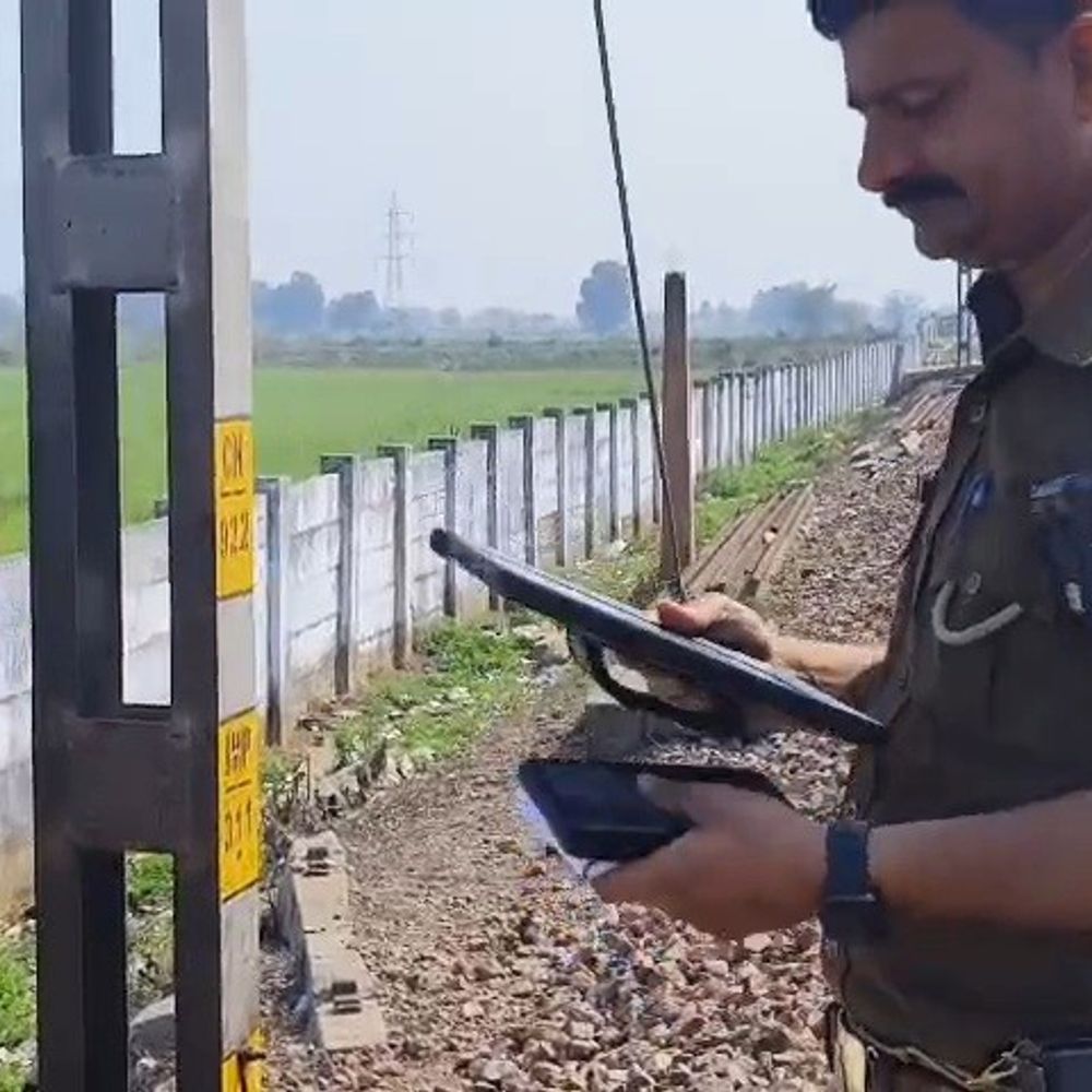 इटावा में युवक की ट्रेन से कटकर मौत:दिल्ली-हावड़ा रेल मार्ग पर हादसा, शव की शिनाख्त नहीं हो सकी