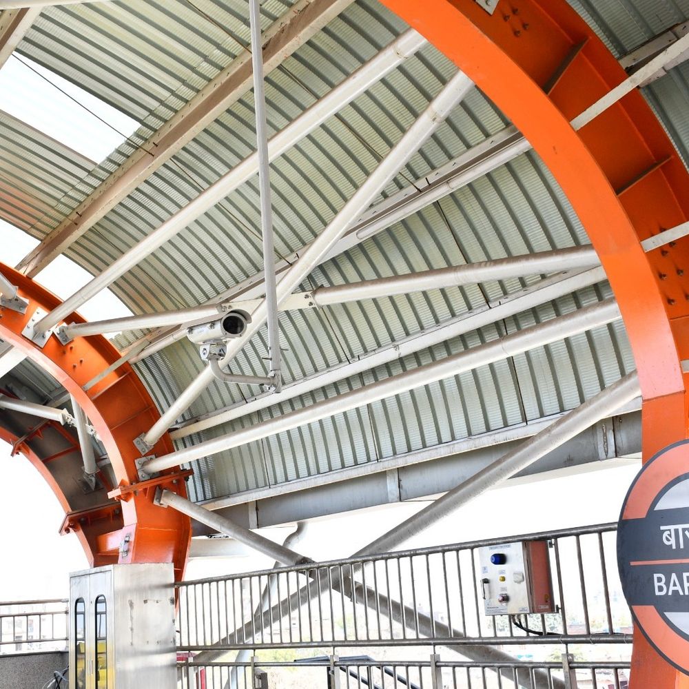 कानपुर मेट्रो के हर स्टेशन पर AI कैमरे लगे:लावारिस सामान, पीली पट्टी पार करते ही करेगा अलर्ट, चप्पे-चप्पे पर रहेगी नजर