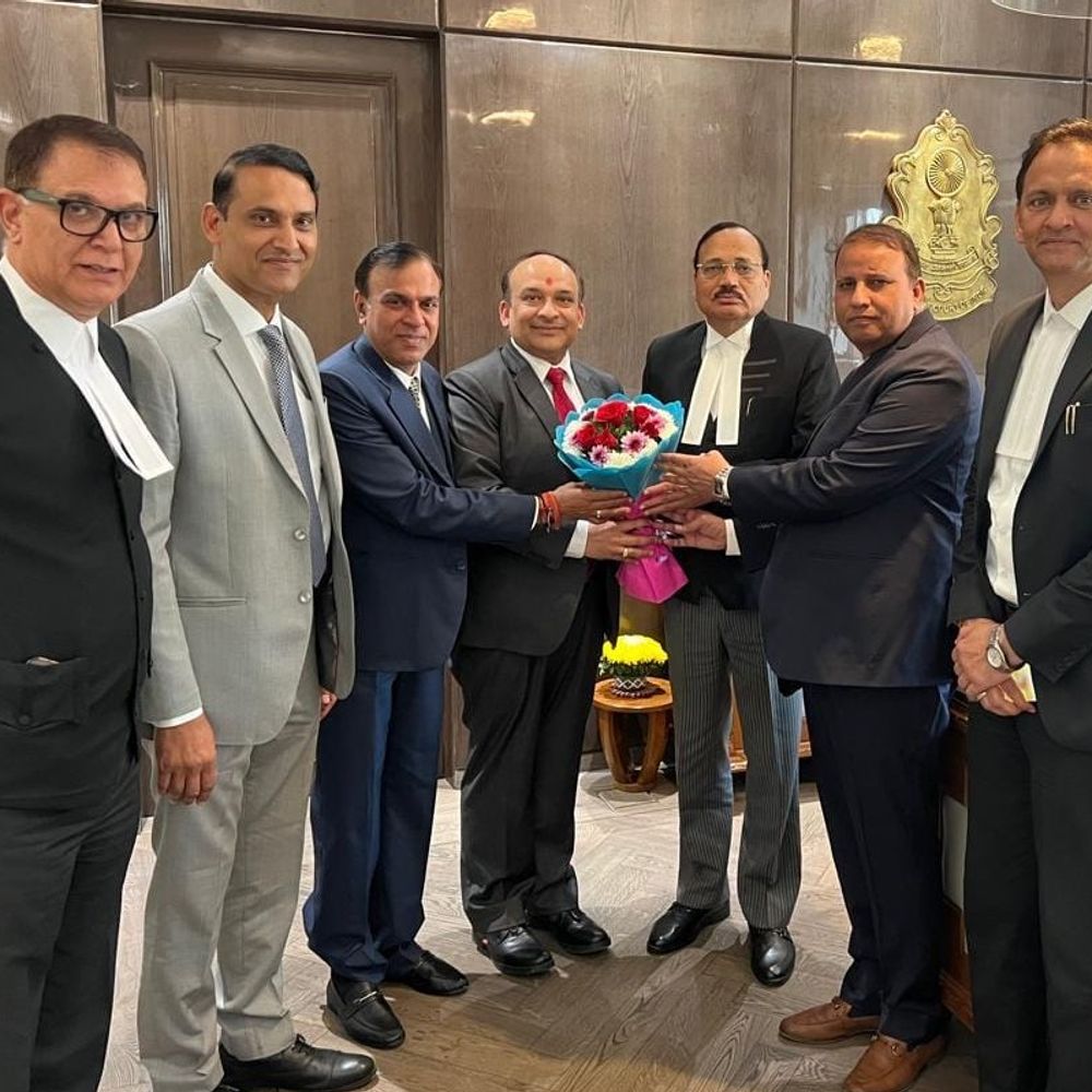 मेरठ बार एसोसिएशन पदाधिकारी CJI से मिले:पश्चिमी यूपी में हाईकोर्ट बेंच की 50 साल पुरानी मांग पर हुई बात