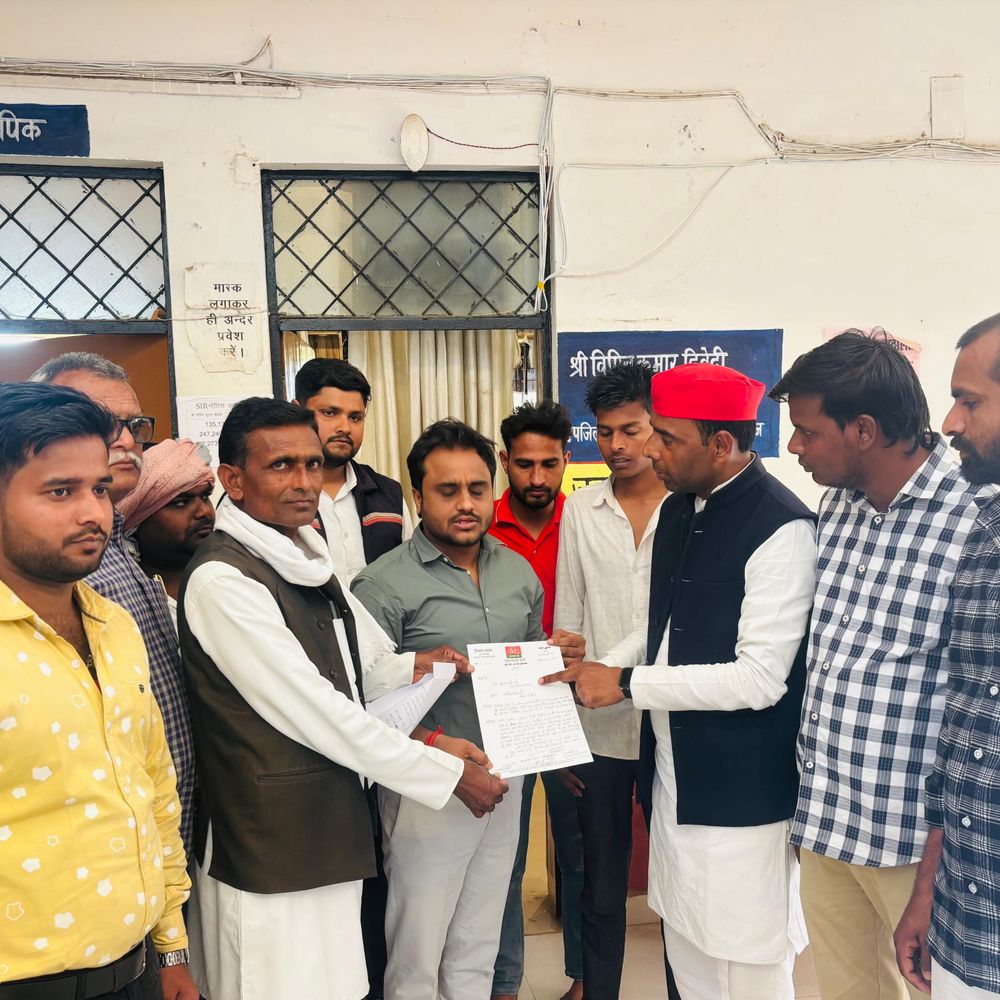 शिक्षक की मौत पर सपा का प्रदर्शन:दोषियों पर कार्रवाई, मृतक के परिवार को 1 करोड़ मुआवजा और नौकरी की मांग