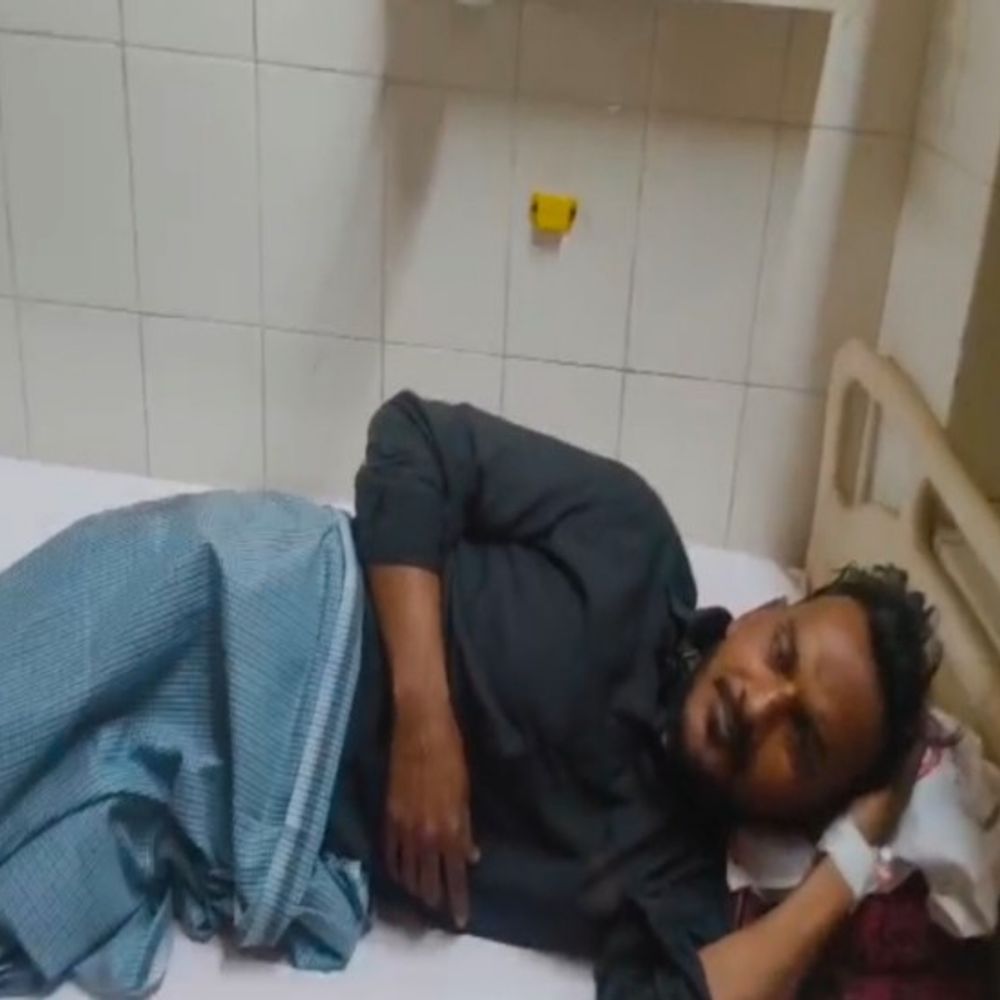 सुल्तानपुर में दुकान पर युवक को डंडे-कुल्हाड़ी से पीटा:चार आरोपियों ने गंभीर रूप से घायल किया, हिरासत में एक आरोपी