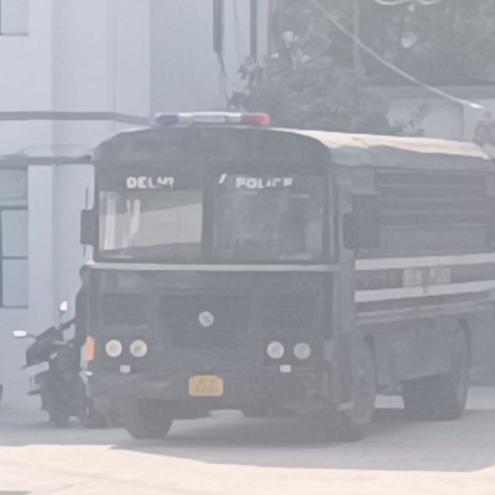 तिहाड़जेल में बंद महेश सिंह की उन्नाव कोर्ट में पेशी:पुलिस बल के साथ दिल्ली से लाया गया, कोर्ट के बाहर सख्त पहरा