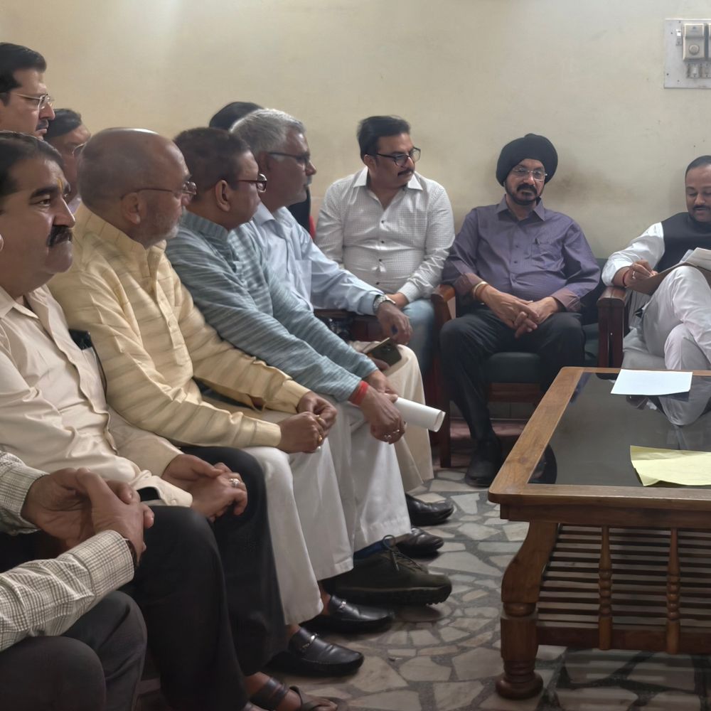 ई-कॉमर्स पर सख्त कानून की मांग:व्यापार मंडल ने प्रधानमंत्री को संबोधित ज्ञापन सांसद को दिया