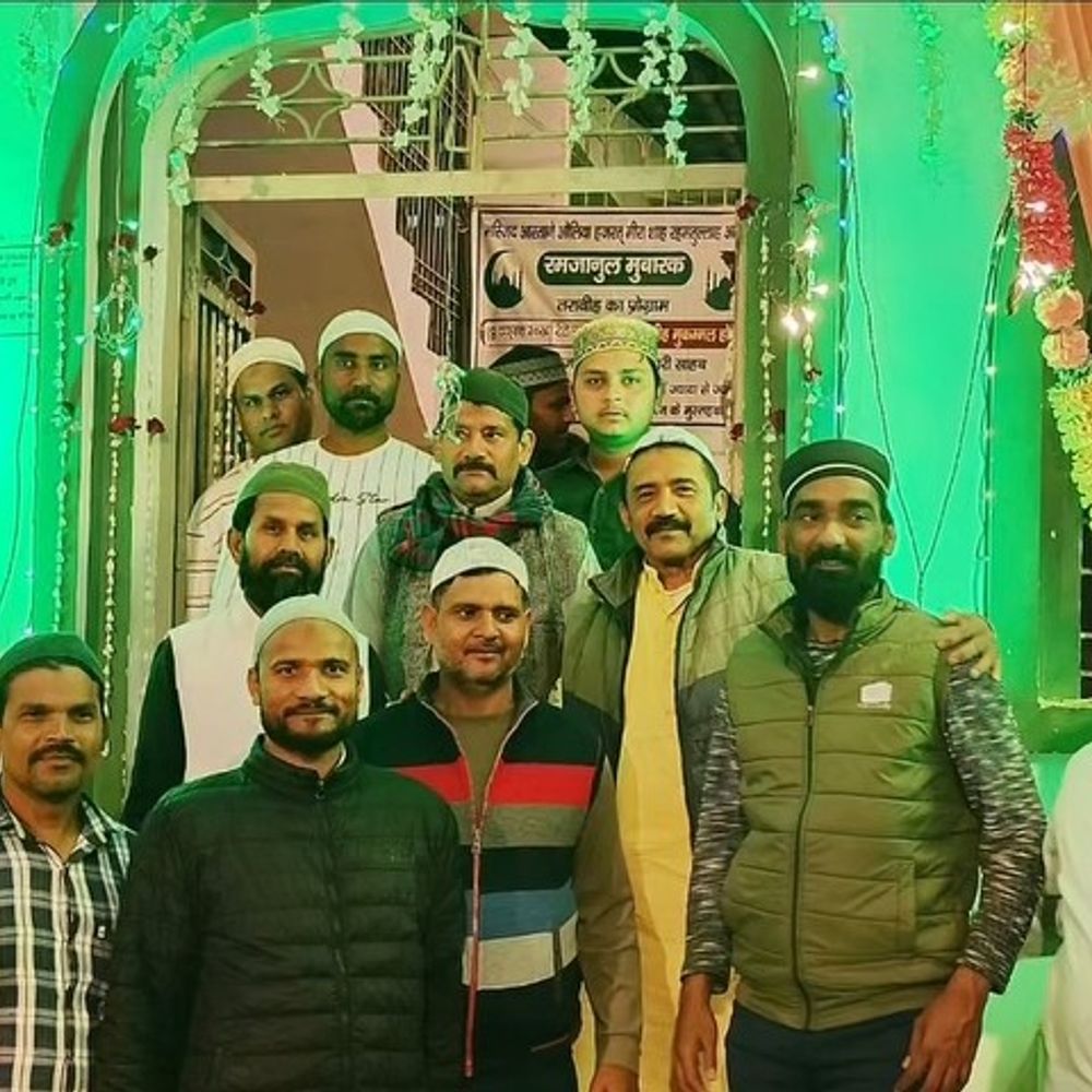 भदोही की मस्जिद में नमाज-ए-तरावीह मुकम्मल:हाफिज फहद अत्तारी ने पूरे रमजान तरावीह पढ़ने पर जोर दिया