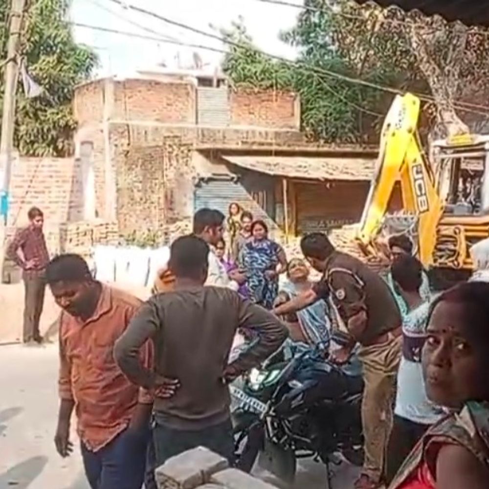 अमेठी में अतिक्रमण हटाने गई टीम लौटी:विरोध के कारण कार्रवाई अधूरी, अफसरों को अभियान रोकना पड़ा