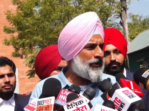 बिक्रमजीत मजीठिया चंडीगढ़ कोर्ट पहुंचे:  पंजाब सरकार पर साधा निशाना, बोले पंजाब सरकार के दबाव में हुई कार्रवाई,अगली सुनवाई 5 मार्च – Chandigarh News