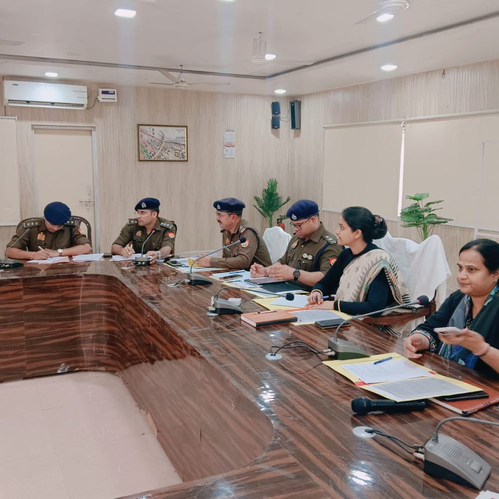 अमरोहा में होली और रमजान को लेकर अलर्ट:डीएम - एसपी ने संभ्रांत नागरिकों और अधिकारियों संग ली बैठक