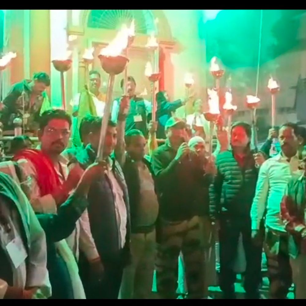 बुंदेलखंड निर्माण मोर्चा की जन आक्रोश रथ यात्रा ललितपुर पहुंची:पृथक राज्य की मांग पर मशाल प्रदर्शन, 16 फरवरी से 13 मार्च तक यात्रा