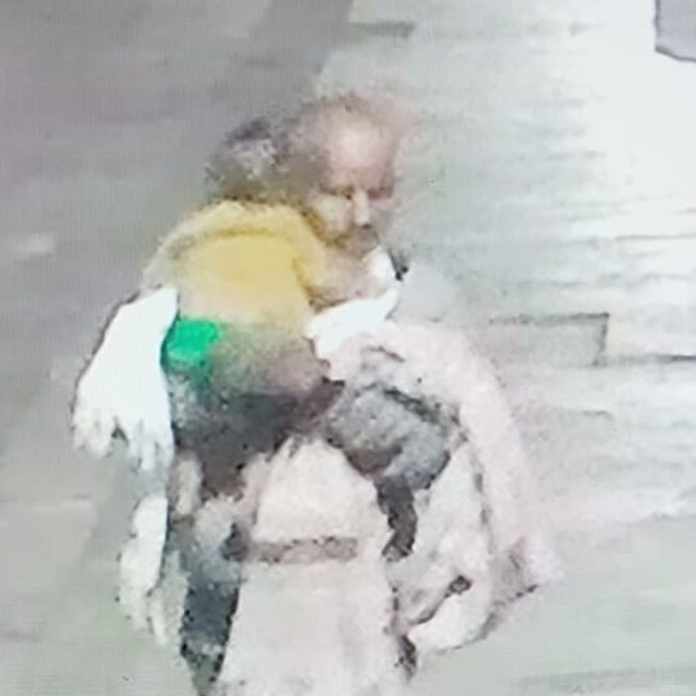 2 साल की बच्ची 4 घंटे में बरामद:कानपुर से ट्रेन में ले जाई गई, टूंडला में जीआरपी-आरपीएफ ने बचाया