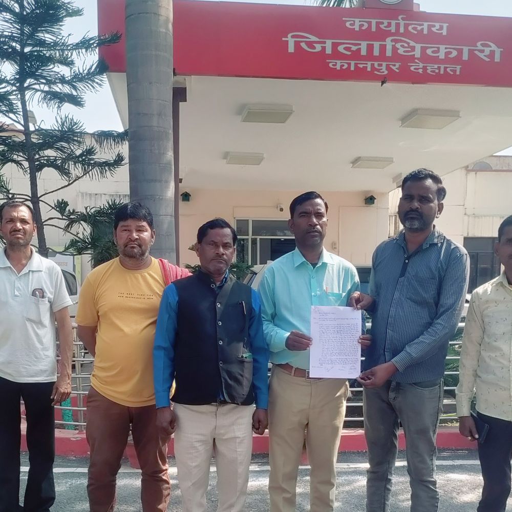 सफाईकर्मियों ने वेतन के नाम पर वसूली का आरोप लगाया:कानपुर देहात में सहकर्मी पर अभद्रता और स्थानांतरण न मानने का आरोप