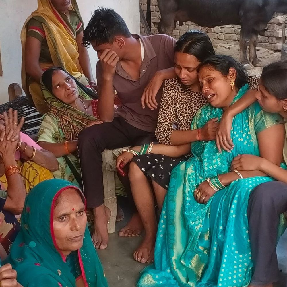 गाजीपुर में सड़क हादसा, एक व्यक्ति की मौत:ट्रक ने बाइक को टक्कर मारी, पत्नी गंभीर घायल