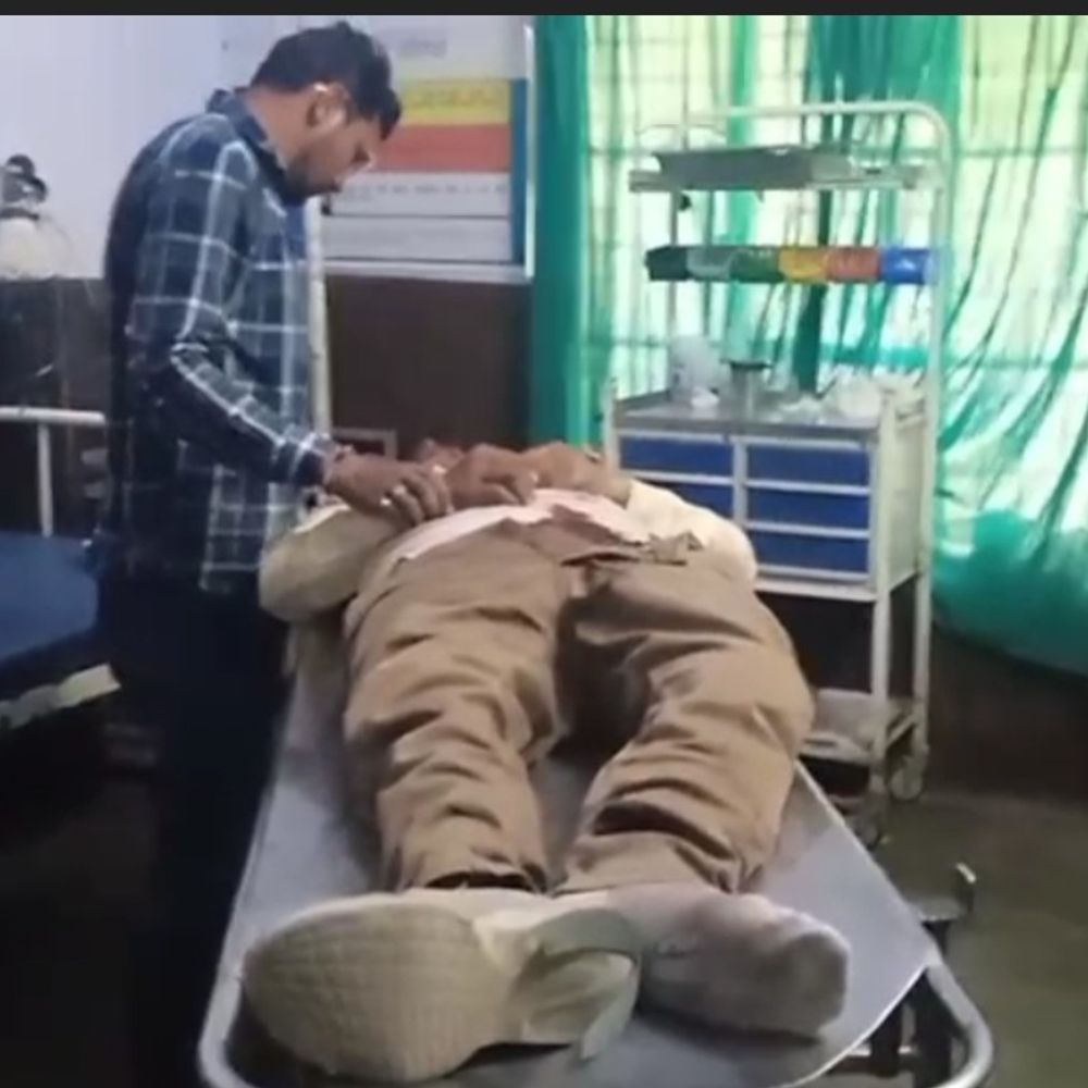 जालौन में डंपर की टक्कर से बाइक सवार की मौत:भागने की कोशिश कर रहे चालक को लोगों ने पकड़ा