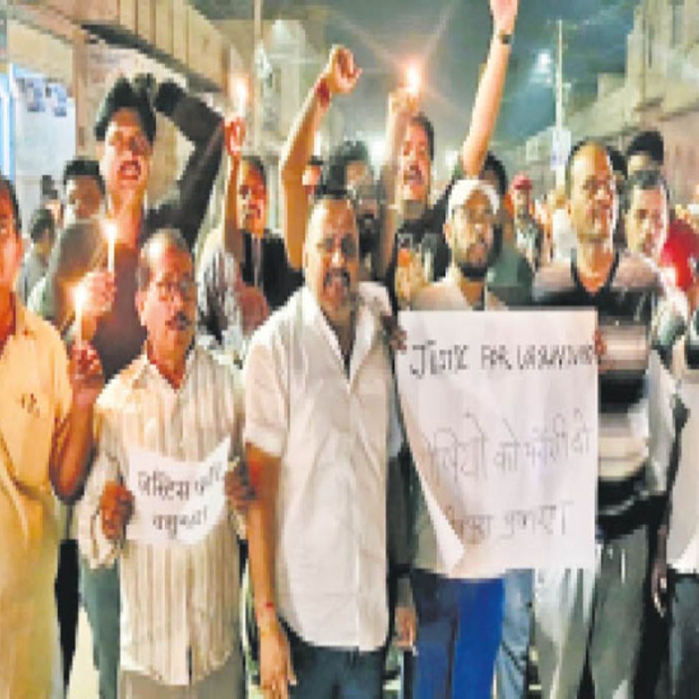 हत्या का मामला:आठवीं की छात्रा की हत्या को लेकर संगठनों में आक्रोश, कैंडल और पैदल मार्च निकाला