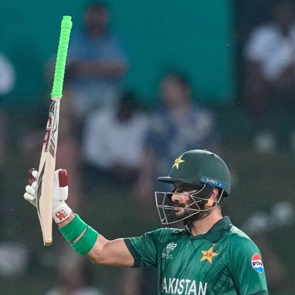 टी-20 वर्ल्डकप- इंग्लैंड ने पहली बॉल पर विकेट गंवाया:शाहीन ने फिल सॉल्ट को जीरो पर पवेलियन भेजा, पाकिस्तान ने 165 का टारगेट दिया