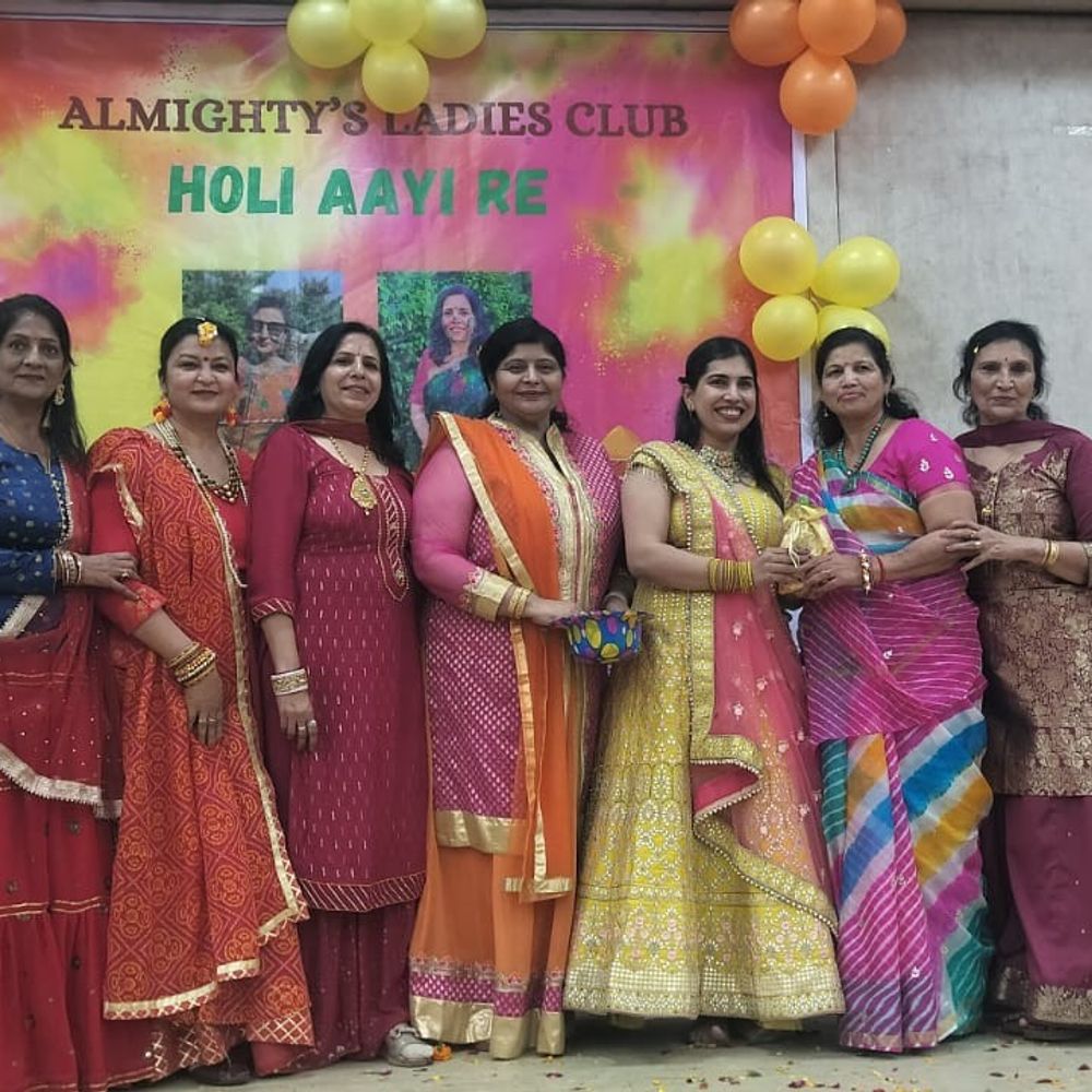ऑलमाइटी लेडीज क्लब की मासिक मनोरंजन सभा संपन्न:होली की फुहार थीम पर दी प्रस्तुतियां, भाईचारे और सौहार्द का दिया संदेश