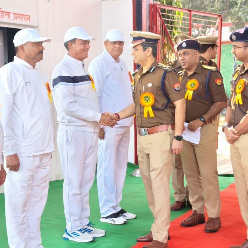 गाजियाबाद में पुलिस पावर लिफ्टिंग प्रतियोगिता:एडिशनल CP राजकरन नैय्यर ने कहा- यूपी पुलिस ने खेलों में भी पहचान बनाई