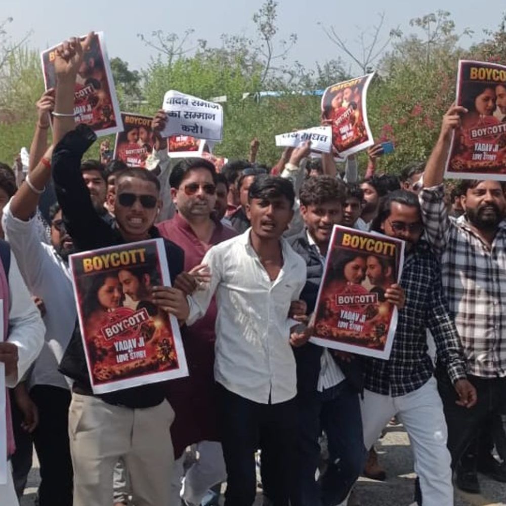 कासगंज में 'यादव जी की लव स्टोरी' का विरोध:यादव संगठन ने SDM को ज्ञापन सौंपा, फिल्म पर प्रतिबंध लगाने की मांग