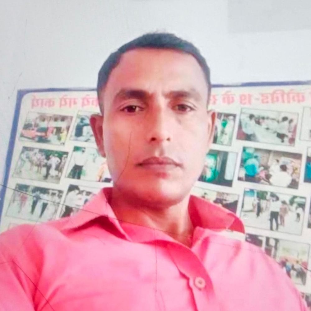 देवरिया में लेखपाल निलंबित, खतौनी संशोधन में लापरवाही:जनता दर्शन में शिकायत के बाद धन मांगने का आरोप