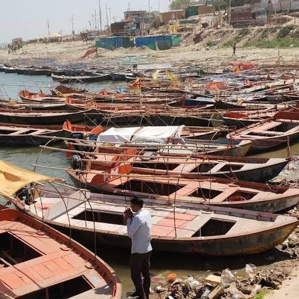 यूपी के 38 जिलों में 66,077 लाइफ जैकेट्स का वितरण:नाविकों-यात्रियों की सुरक्षा के लिए,प्रयागराज को 12,267 जैकेट्स, वाराणसी को 33,300