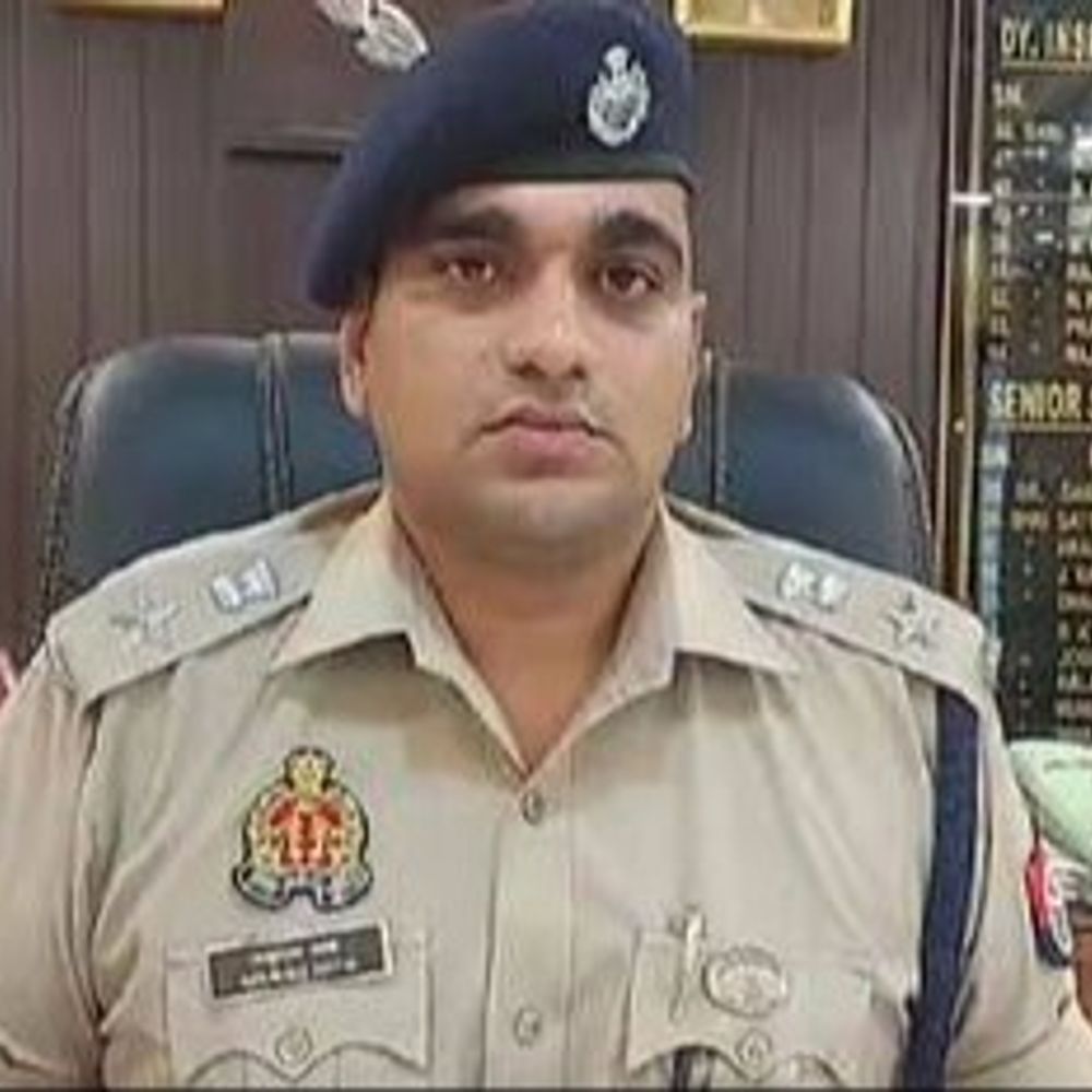 बरेली एसएसपी ने 7 पुलिसकर्मियों पर गिराई गाज:लापरवाही और बिना बताए गायब रहने वाले 3 सिपाही और 3 हेड कांस्टेबल को किया सस्पेंड