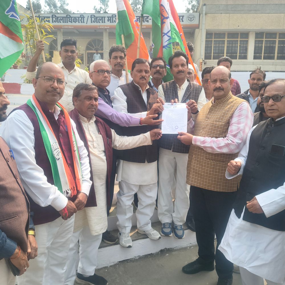 शंकराचार्य पर FIR के विरोध में सिद्धार्थनगर कांग्रेस का प्रदर्शन:यौन शोषण आरोप और दुर्व्यवहार पर धार्मिक स्वतंत्रता हनन का आरोप