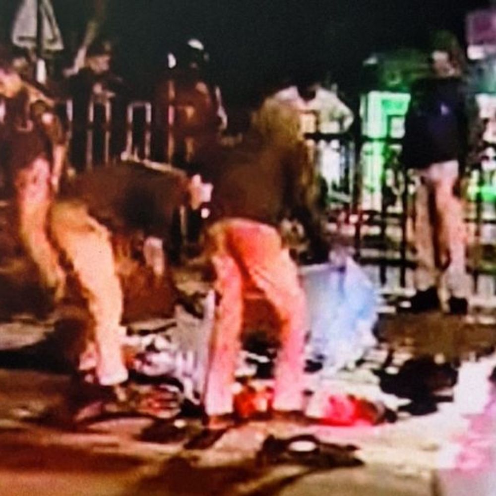 महिला के शव को 6 ट्रकों ने रौंदा, चिथड़े उड़े:आगरा में हाईवे पर रोंगटे खड़ा करने वाला हादसा, खुरचने पड़े शव के लोथड़े