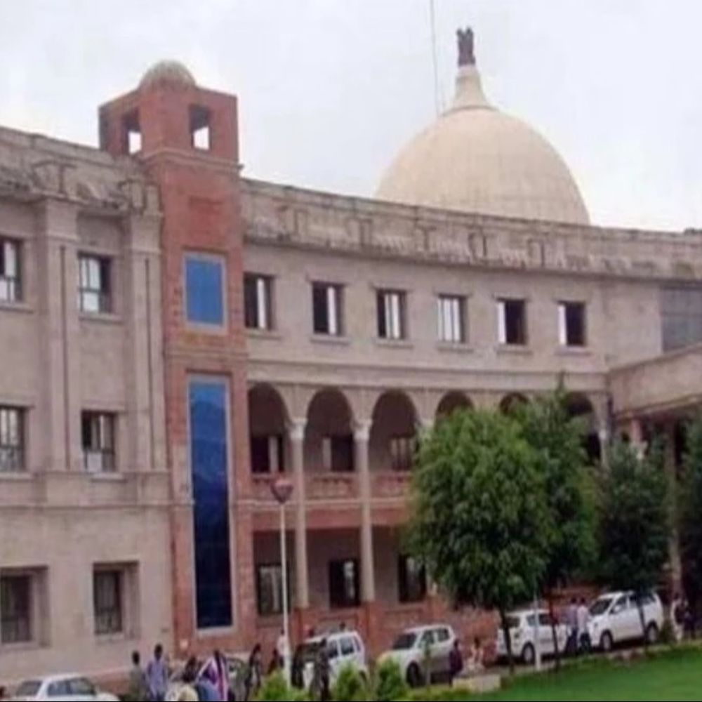 इंदौर में होली से पहले बड़ी कार्रवाई:  मिठाई-डेयरी दुकानों से दूध, मावा और नमकीन के 38 सैंपल लिए – Indore News