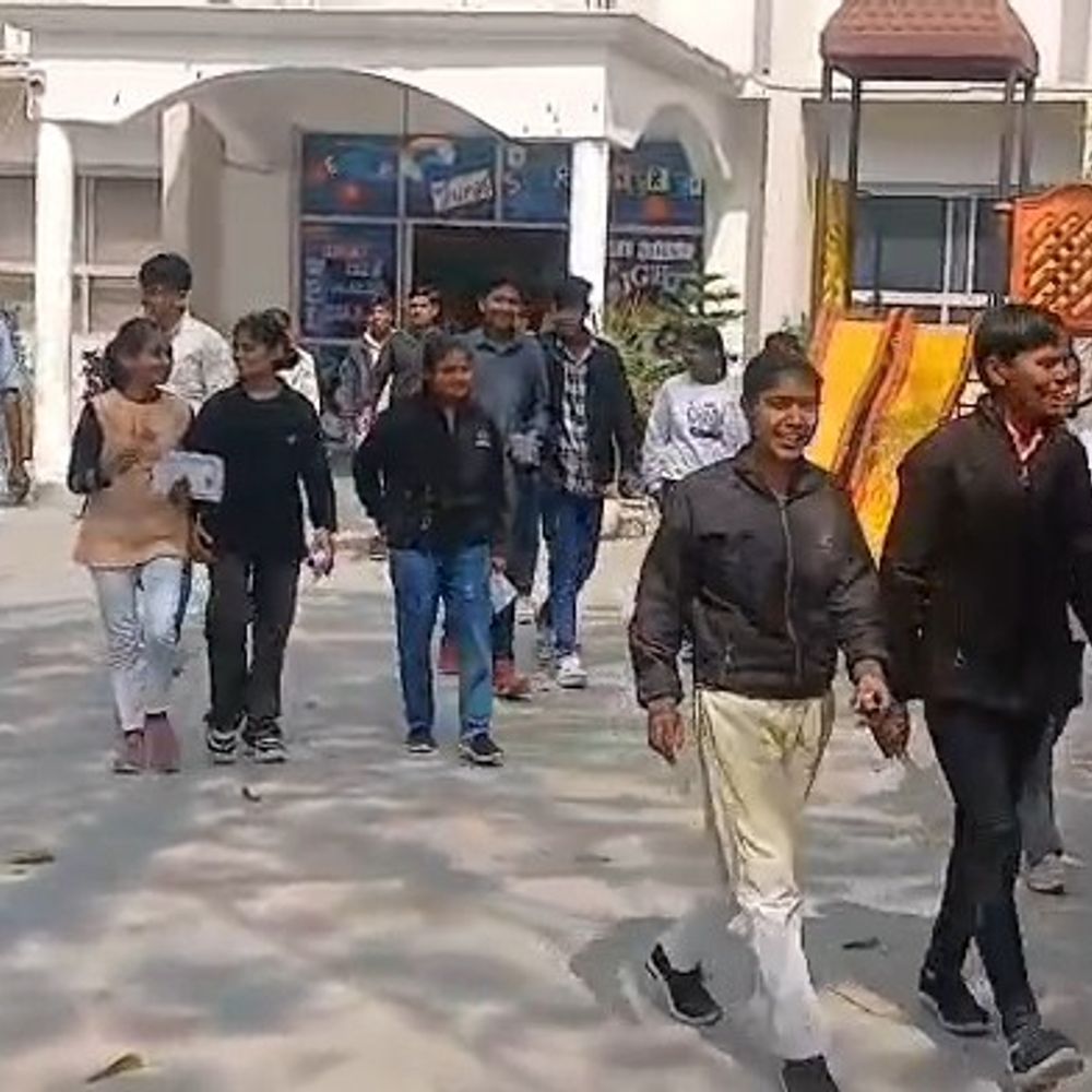 गोंडा में 5,248 परीक्षार्थियों ने छोड़ी हाईस्कूल-इंटर की परीक्षा:विज्ञान, रसायन, समाजशास्त्र और संगीत की परीक्षा में अनुपस्थित रहे छात्र