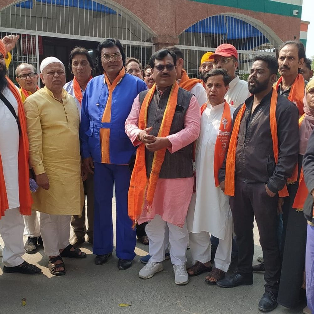 किदवई नगर आग हादसे पर शिवसेना का प्रदर्शन:अवैध फैक्ट्रियों-गोदामों पर कार्रवाई और जिम्मेदारों के खिलाफ जांच की मांग