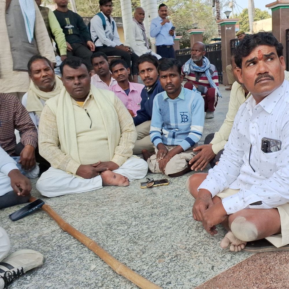 गाजीपुर में दिव्यांगजनों का तीन दिवसीय धरना शुरू:22 सूत्रीय मांगों पर एसडीएम को सौंपा पत्र, समाधान का आश्वासन