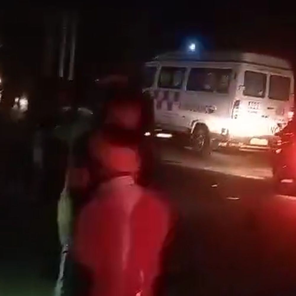 शादी में जाते समय तीन भाइयों की मौत:फतेहपुर में दो मोटरसाइकिलों की आमने-सामने की टक्कर में हुआ हादसा, 2 घायल