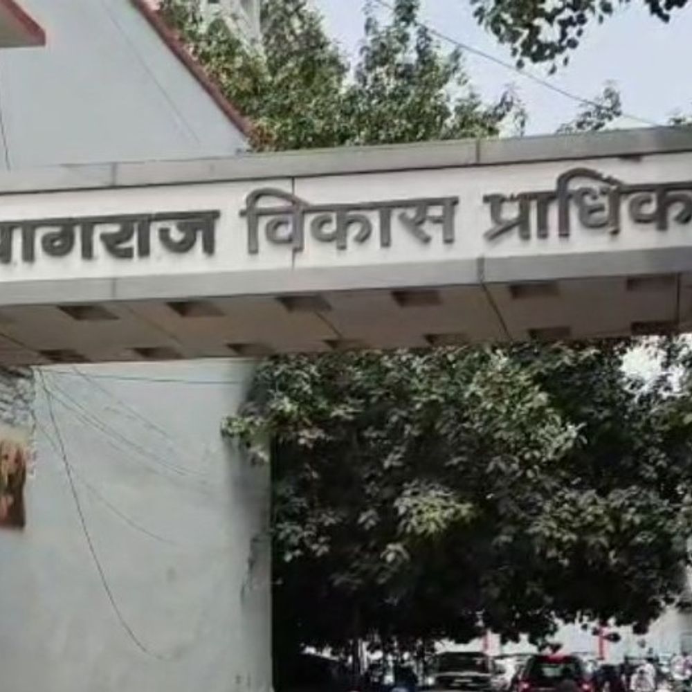 बिना मानचित्र स्वीकृति निर्माण पर PDA सख्त:चकिया हिनौता और बजहाँ में 11 लोगों को नोटिस, कार्रवाई की चेतावनी