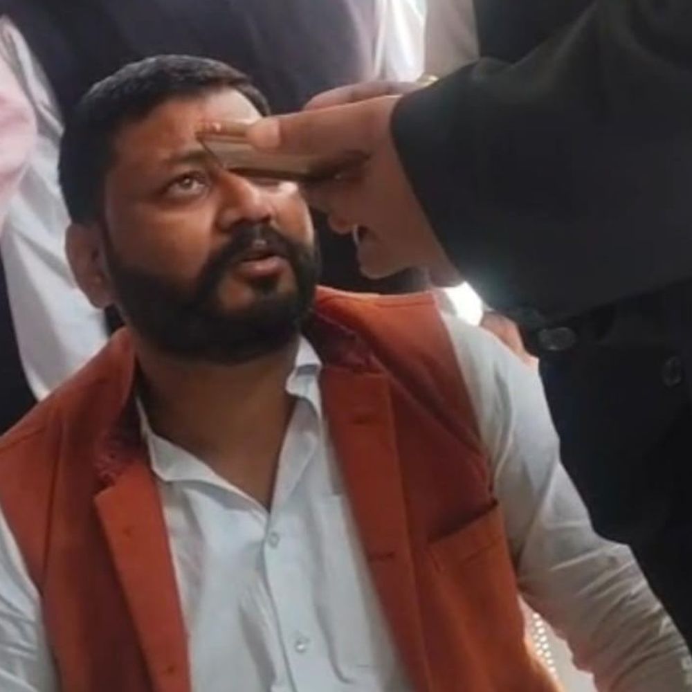 बाराबंकी में लव जिहाद मामले में NGO संचालिका को धमकी:घर पर पत्थरबाजी, कई संदिग्धों को हिरासत में लेकर पूछताछ