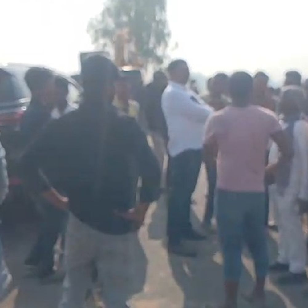 खनन शुरू होने से पहले भड़के ग्रामीण:फसल बचाने और सड़क सुरक्षा को लेकर रुकवाया काम