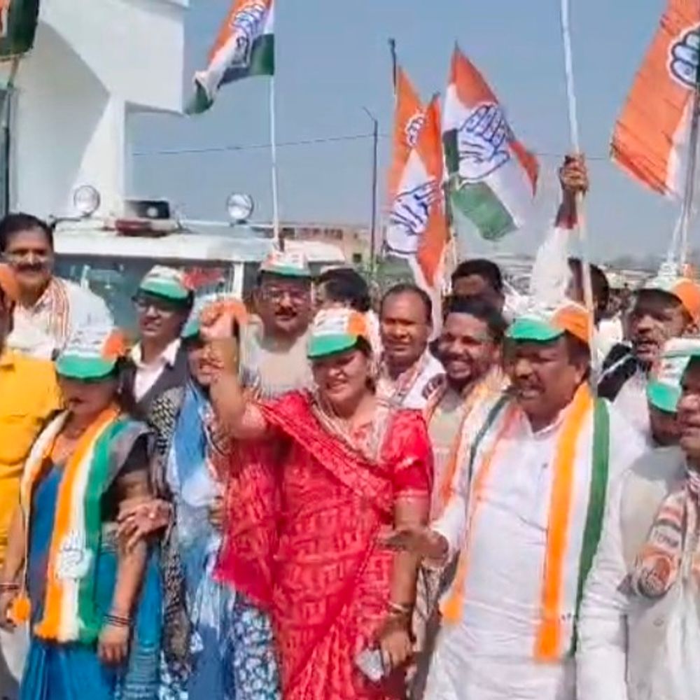 अमेठी में शंकराचार्य के समर्थन में कांग्रेस:यौन शोषण मामले की निष्पक्ष जांच की मांग, PM के नाम ज्ञापन सौंपा