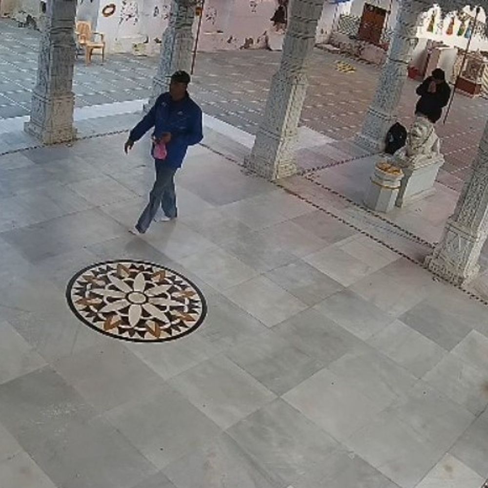 राजसमंद में मंदिर में घुसे चोरों को ग्रामीणों ने दबोचा:  रैकी के बाद वारदात करने पहुंचे थे, औजार भी बरामद, पुलिस ने किया गिरफ्तार – rajsamand (kankroli) News