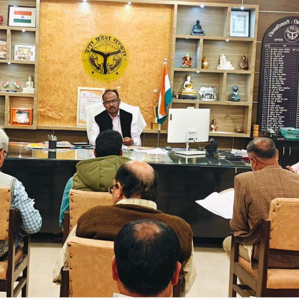 जिला सड़क सुरक्षा समिति की बैठक सम्पन्न:जिलाधिकारी संतोष कुमार शर्मा ने दिए सुरक्षा के निर्देश