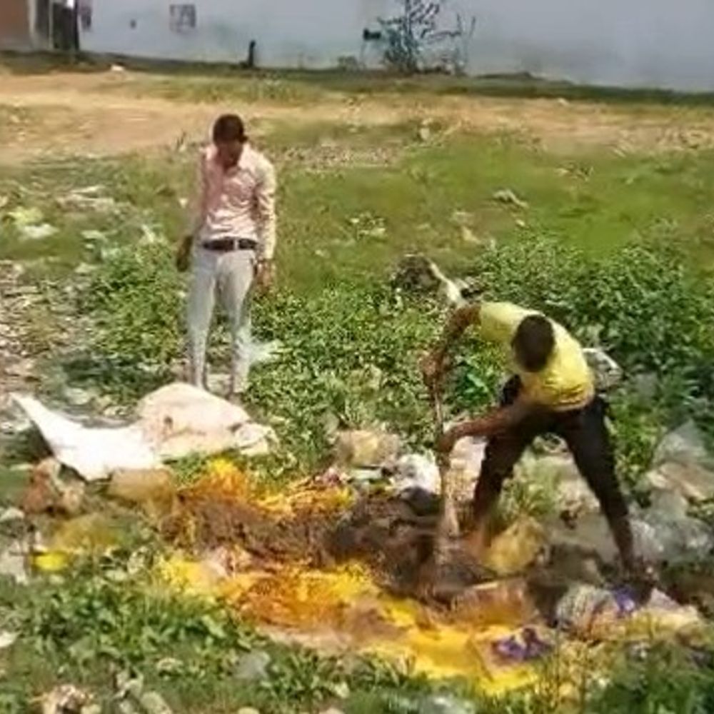 कन्नौज में दुकानों पर खाद्य विभाग की छापेमारी:मिलावटी सामान नष्ट, तीन नमूने जांच के लिए भेजे गए