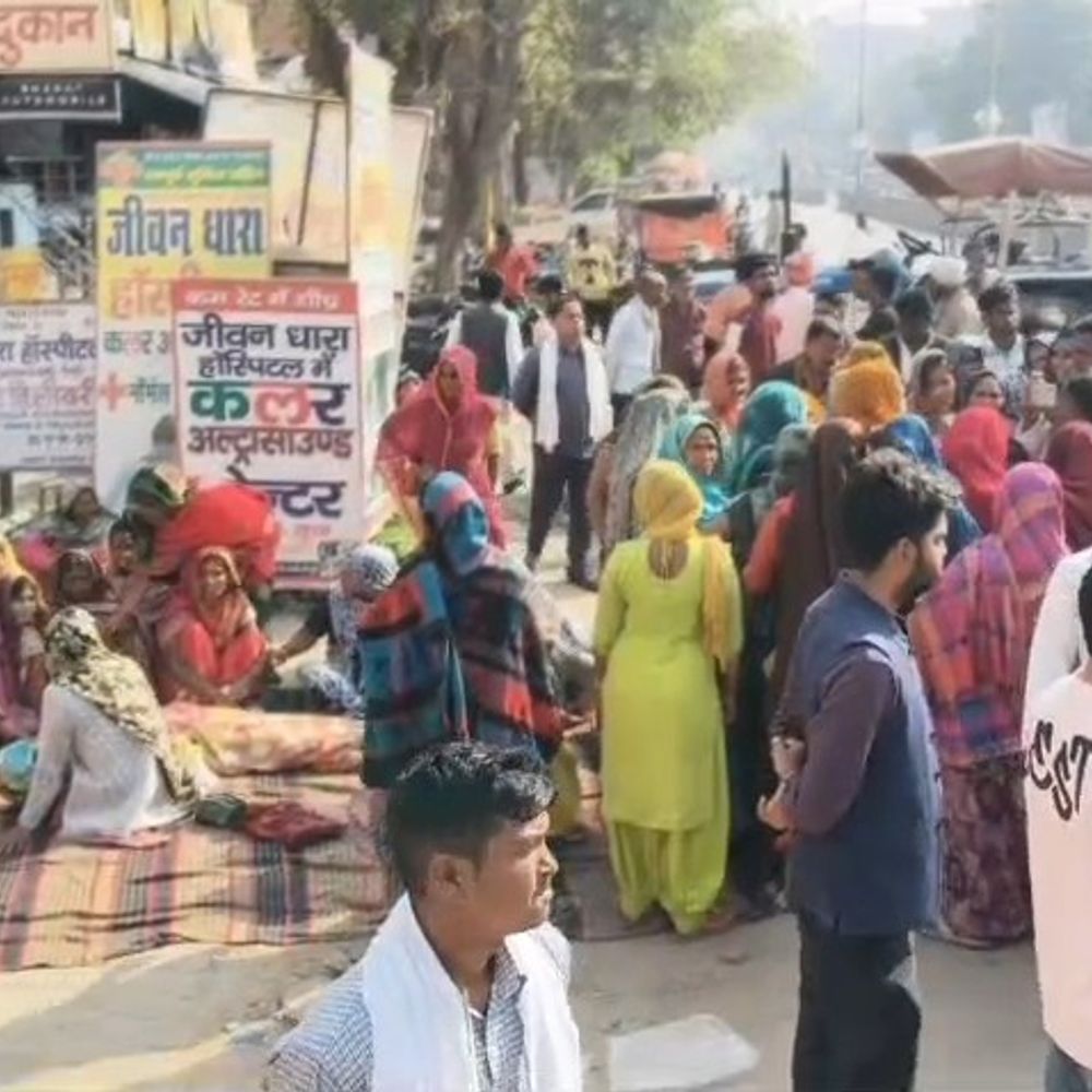 बेटे के जन्म के 22 दिन बाद मां की मौत:मैनपुरी में इलाज के दौरान तोड़ा दम, अस्पताल पर लापरवाही का आरोप, शव रखकर जाम