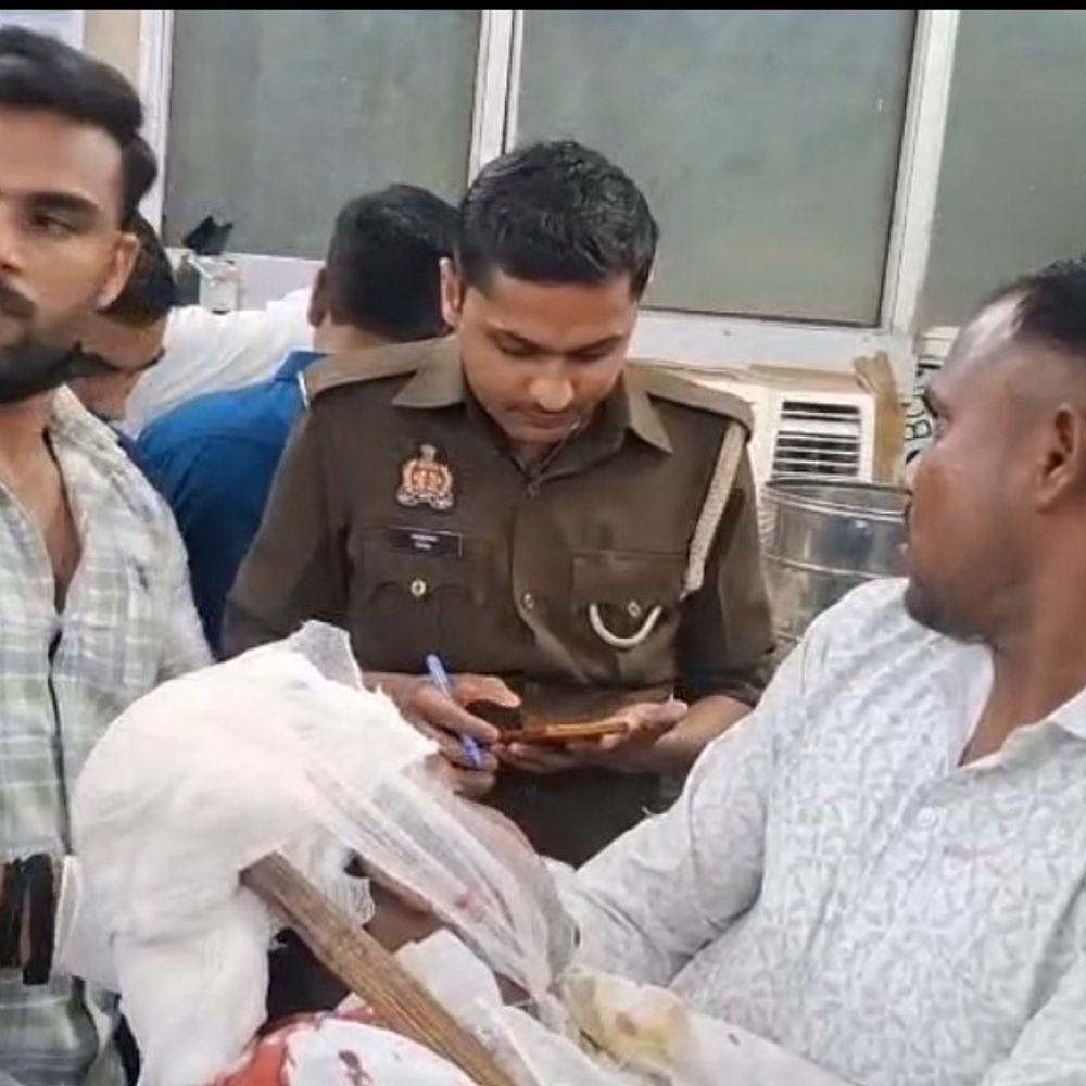 शादी समारोह में युवक पर कुल्हाड़ी से हमला:बहराइच से गंभीर हालत में लखनऊ रेफर, हमलावर की पहचान में जुटी पुलिस