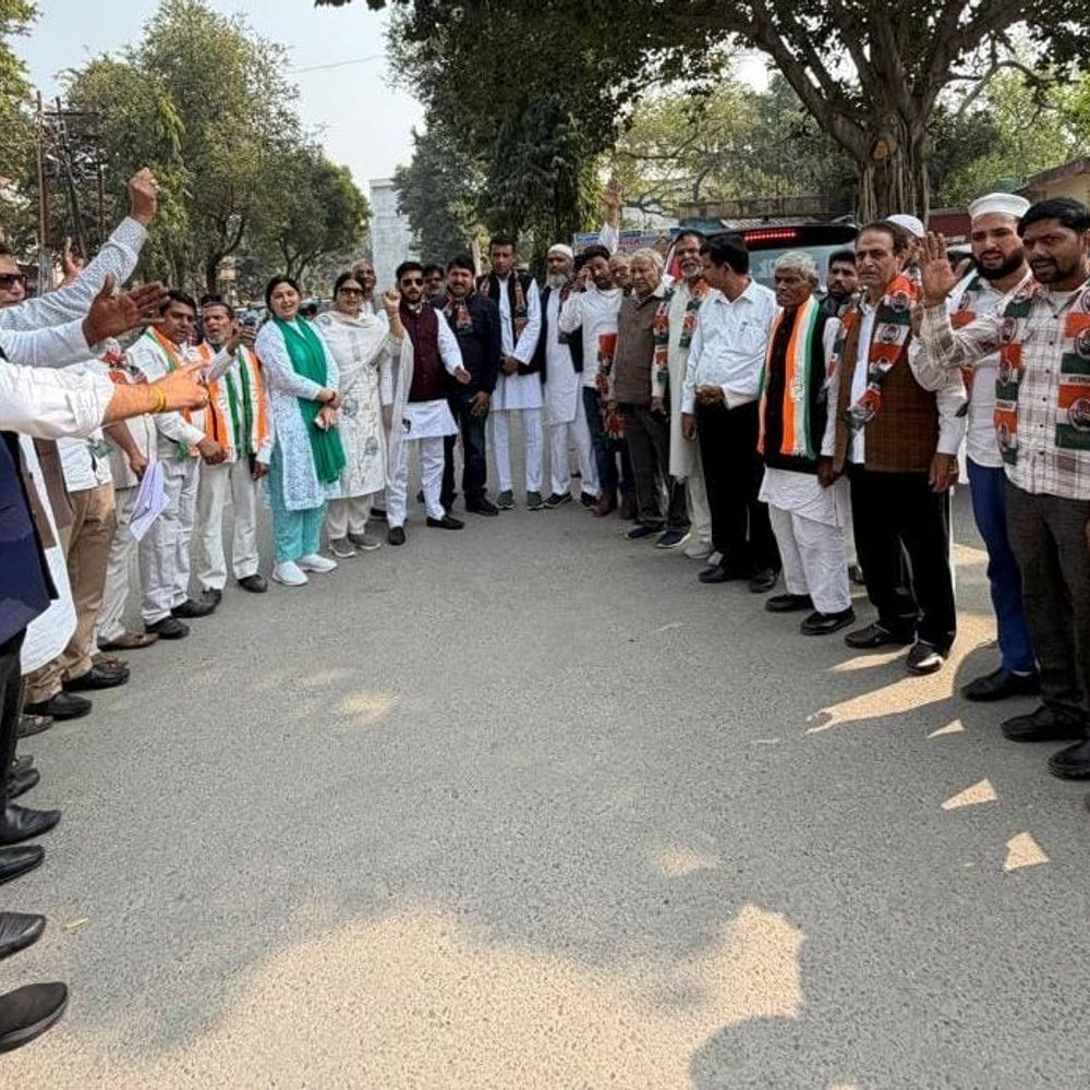 शंकराचार्य अविमुक्तेश्वरानंद पर FIR मामले पर कांग्रेस का प्रदर्शन:भाजपा सरकार पर अपमान का आरोप, निष्पक्ष जांच की मांग