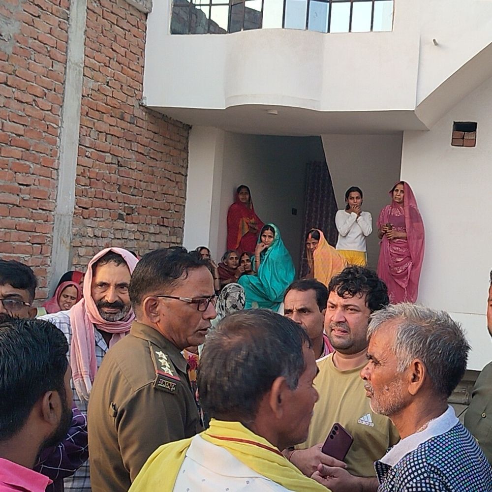 चंदौली में कार की टक्कर से महिला की मौत:दुकान से सामान खरीदने जाते समय हादसा, इलाज के दौरान दम तोड़ा