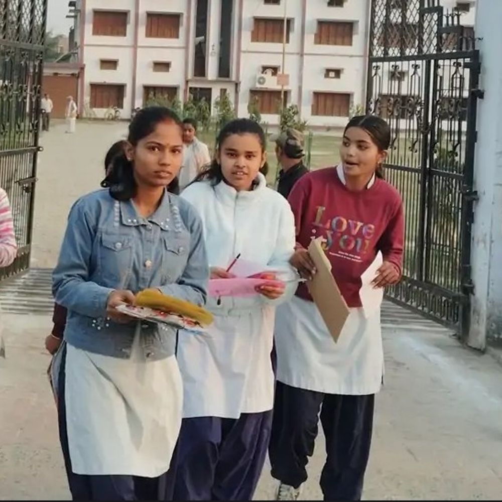 श्रावस्ती में बोर्ड परीक्षा में इंटरमीडिएट के 624 छात्र अनुपस्थित:41 केंद्रों पर एग्जाम की सीसीटीवी निगरानी, परीक्षाओं का निष्पक्ष संचालन