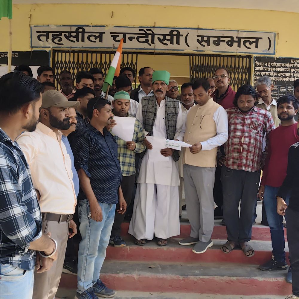 संभल में यूजीसी कानून के विरोध में रैली:राष्ट्रीय किसान संघर्ष समिति ने तहसीलदार को सौंपा ज्ञापन, सभी जातियों को 'हिंदू' घोषित करने मांग