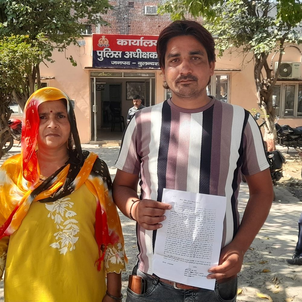 जेसीबी खरीदने के नाम पर लाखों की ठगी:पैसे मांगने पर मारपीट, गाड़ी-ट्रैक्टर में तोड़फोड़; पीड़ित ने एसएसपी से की शिकायत