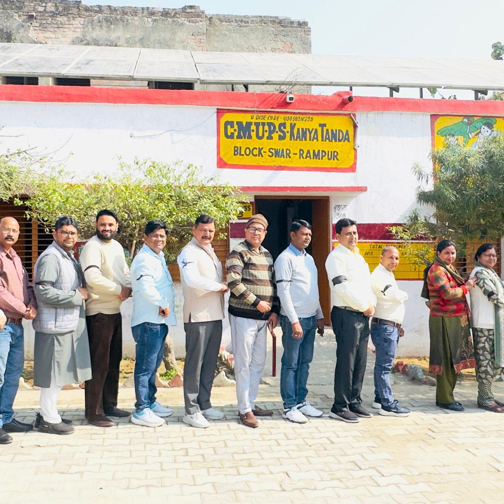 रामपुर में टीईटी अनिवार्यता के खिलाफ शिक्षकों का विरोध जारी:तीसरे दिन काली पट्टी बांधकर पढ़ाया, 26 फरवरी को धरना-मार्च का ऐलान