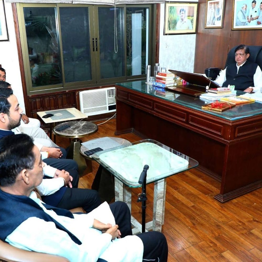 हरदोई के पूर्व प्रमुख प्रेम सिंह ने किया आत्मसमर्पण:आबकारी मंत्री नितिन अग्रवाल से मुलाकात के बाद जारी किया माफीनामा