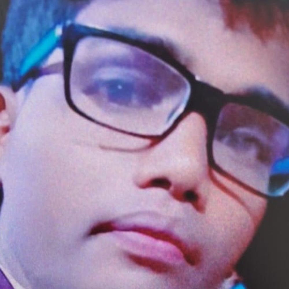 देवरिया में युवक ने ट्रेन के आगे कूदकर जान दी:तलाक के बाद मानसिक तनाव में था, निजी स्कूल में शिक्षक था